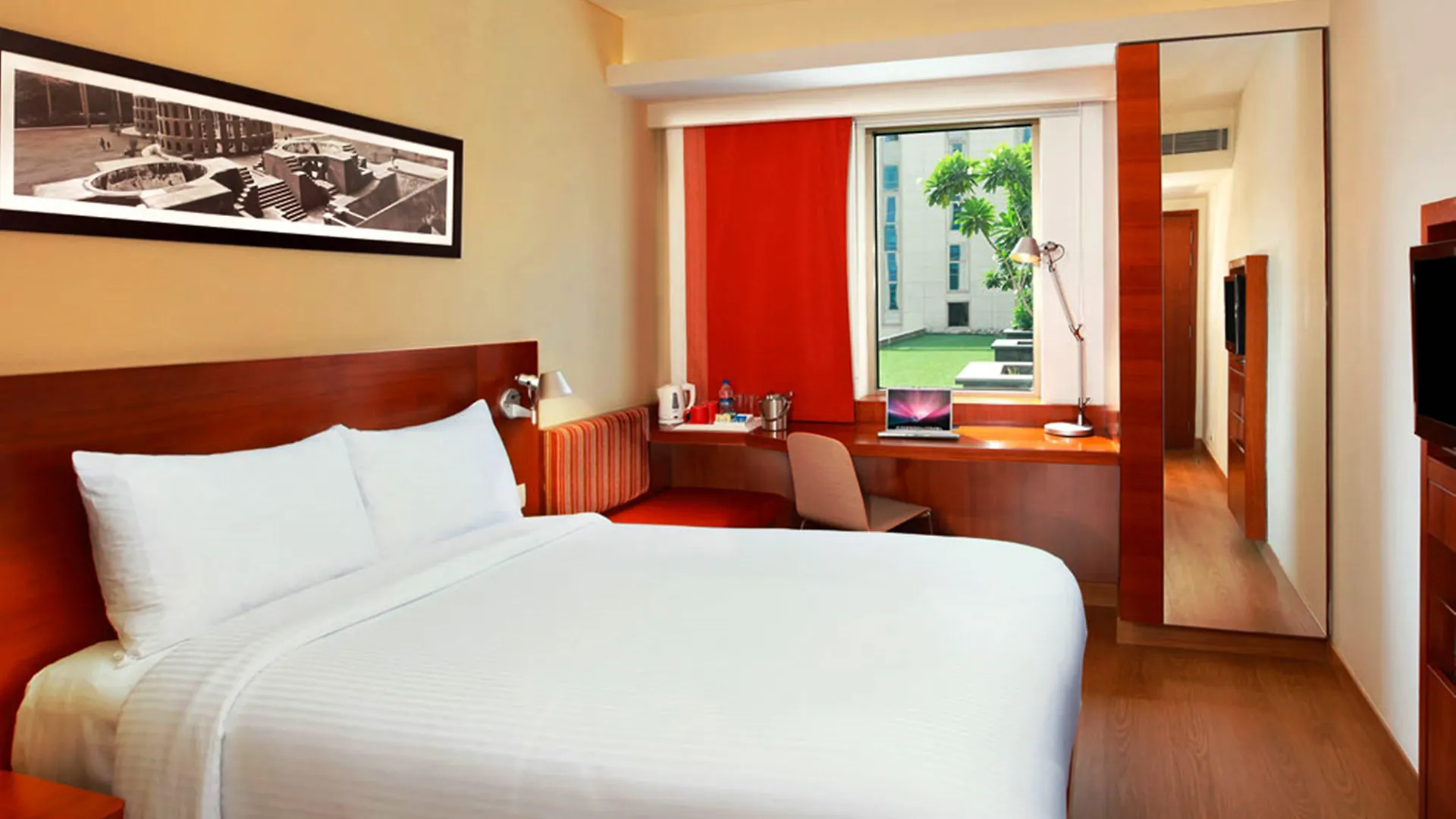 Ibis New Delhi Aerocity - An Accor Brand 4*,  Indie